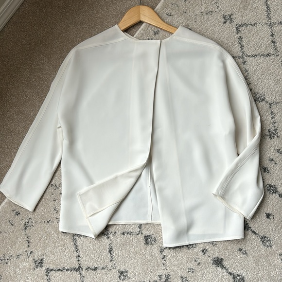 VINCE Elegant split back blouse. - Picture 3 of 6